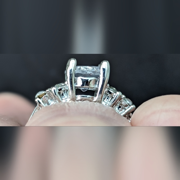 NEW silver tone circular zircon w/small inlaid zircons on the sides ring - Picture 10 of 10